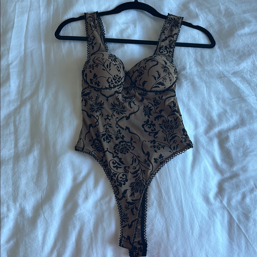Windsor lace top